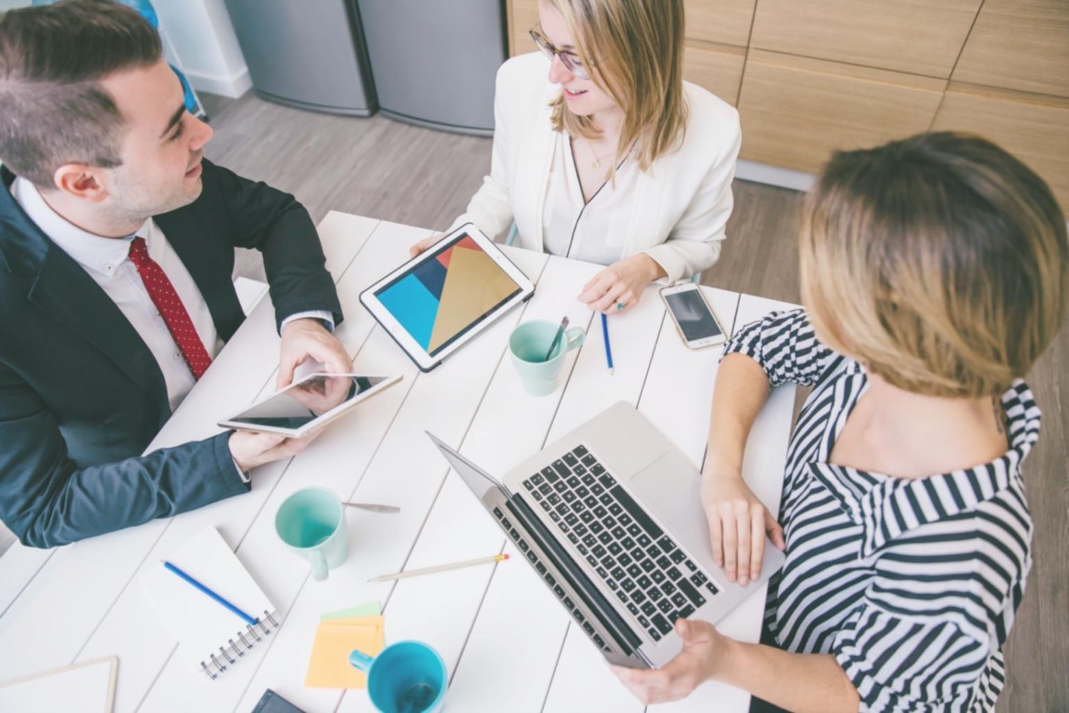 Finanzielle Datenanalyse und Fortschrittsmessung